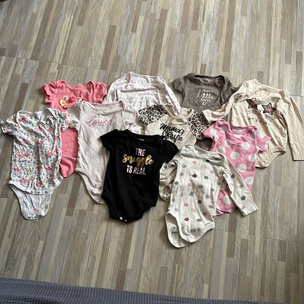 Variety of girl bodysuits 12-18 months (A34)